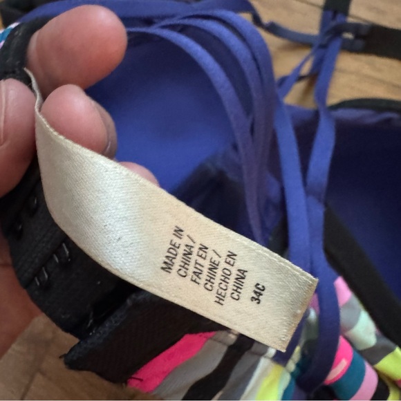 Victoria’s Secret VSX Sports Bra - Picture 3 of 3